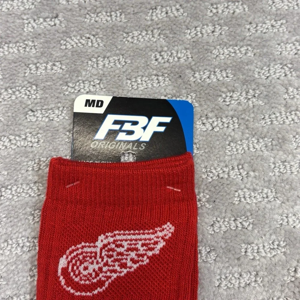 Detroit RED WINGS Crew Socks Men's Size Medium Size 5-10 NHL